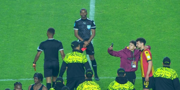 Ligue des champions CAF : Le geste mythique d’Issa Sy au coup de sifflet final du match EST vs Al Ahly - wiwsport