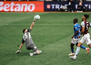 « Il doit absolument marquer, il a voulu être trop malin », « Il s'est excusé » : Quand Habib Diarra se fait écœurer par Emiliano Martinez - wiwsport