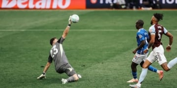 « Il doit absolument marquer, il a voulu être trop malin », « Il s'est excusé » : Quand Habib Diarra se fait écœurer par Emiliano Martinez - wiwsport