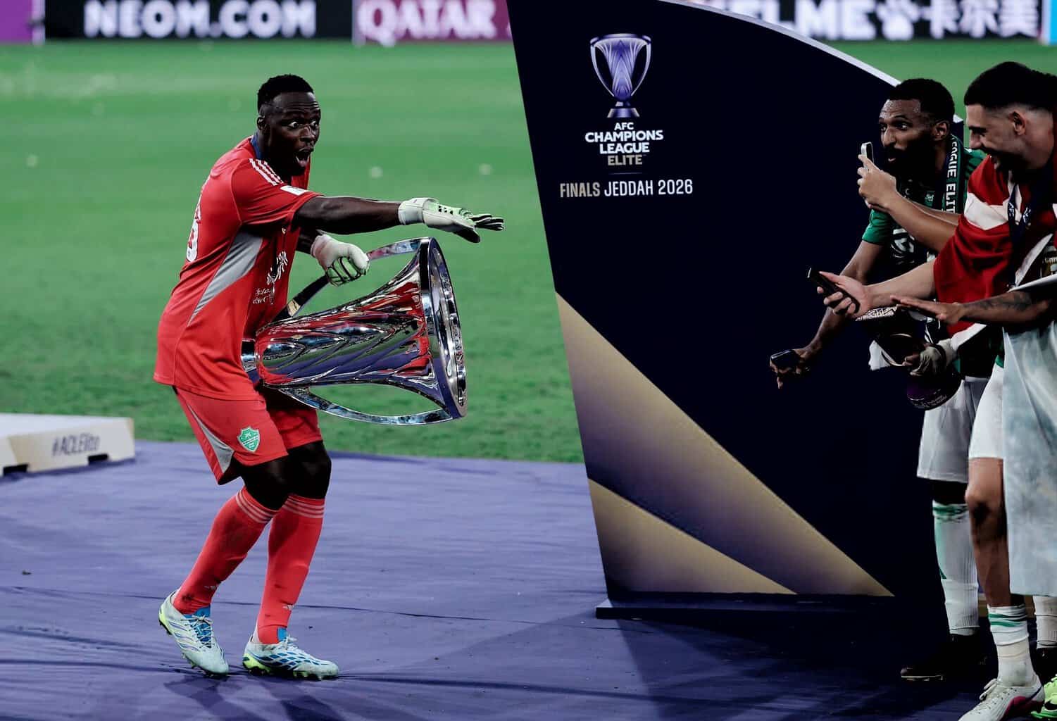 « Ce deuxième titre consécutif est un grand honneur » : Edouard Mendy savoure après la victoire d'Al-Ahli en finale de Ligue des Champions d'Asie