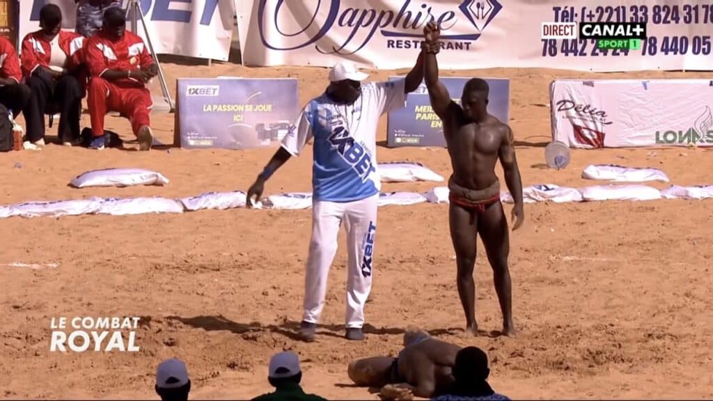 (vidéo) Siny Sembene s’impose face à Muhammad Thiang de la Gambie et confirme son ascension - wiwsport (vidéo) Siny Sembene s’impose face à Muhammad Thiang de la Gambie et confirme son ascension - wiwsport