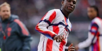 HAMBURG, GERMANY - APRIL 11: Nicolas Jackson of FC Bayern München warms up prior to the Bundesliga match between FC St. Pauli and FC Bayern München at Millerntor Stadium on April 11, 2026 in Hamburg, Germany. (Photo by Inaki Esnaola/Getty Images)