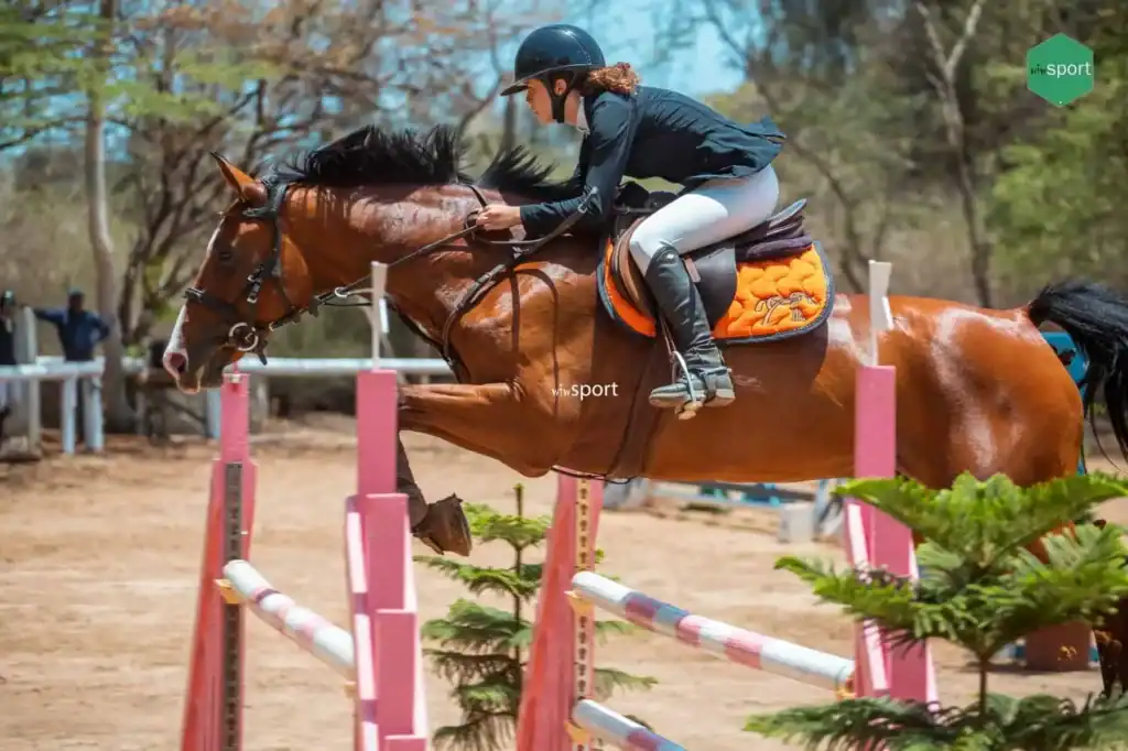 Équitation : Lou Jacobé, une victoire éclatante en Nationale Élite - wiwsport
