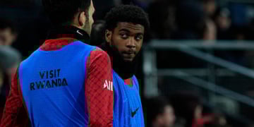 RENNES, FRANCE - FEBRUARY 13 : Ibrahim Mbaye #49 of Paris Saint-Germain F.C. discusses with Goncalo Ramos #9 of Paris Saint-Germain F.C. during warm up during the Ligue 1 McDonald's regular season match between the Stade Rennais FC and the Paris Saint Germain (PSG) on February 13, 2026 in Roazhon Park, France. (Photo by Glenn Gervot - PSG / PSG via Getty Images)