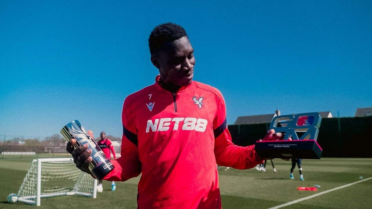 Ismaïla Sarr élu meilleur joueur du mois de mars à Crystal Palace, son but contre Tottenham sacré meilleur réalisation