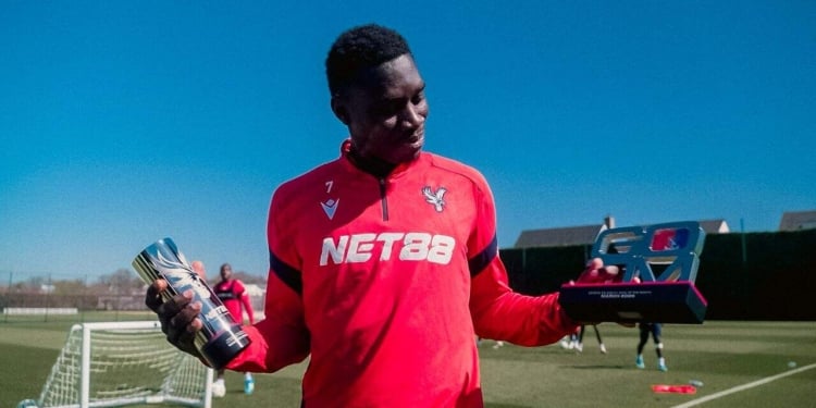 Ismaïla Sarr élu meilleur joueur du mois de mars à Crystal Palace, son but contre Tottenham sacré meilleur réalisation - wiwsport