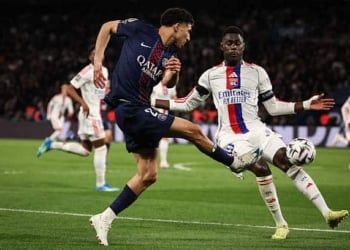 Ligue 1 : Moussa Niakhaté et l'OL font chuter le PSG - wiwsport