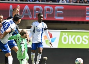 Bundesliga 2 : Moussa Ndiaye passeur décisif, Schalke renverse Paderborn et assure presque sa montée - wiwsport