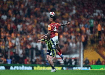 Süper Lig : Ismail Jakobs et Galatasaray remportent le derby face à Fenerbahçe et filent vers le titre