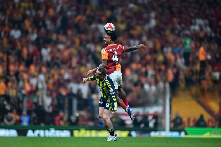 Süper Lig : Ismail Jakobs et Galatasaray remportent le derby face à Fenerbahçe et filent vers le titre