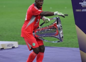 JEDDAH, SAUDI ARABIA - APRIL 25: Edouard Mendy of Al Ahli prepares to lift the trophy with teammates following the team's victory in the AFC Champions League Elite Final match between Al Ahli and FC Machida Zelvia at King Abdullah Sports City on April 25, 2026 in Jeddah, Saudi Arabia.  (Photo by Yasser Bakhsh/Getty Images)