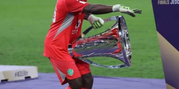 JEDDAH, SAUDI ARABIA - APRIL 25: Edouard Mendy of Al Ahli prepares to lift the trophy with teammates following the team's victory in the AFC Champions League Elite Final match between Al Ahli and FC Machida Zelvia at King Abdullah Sports City on April 25, 2026 in Jeddah, Saudi Arabia.  (Photo by Yasser Bakhsh/Getty Images)