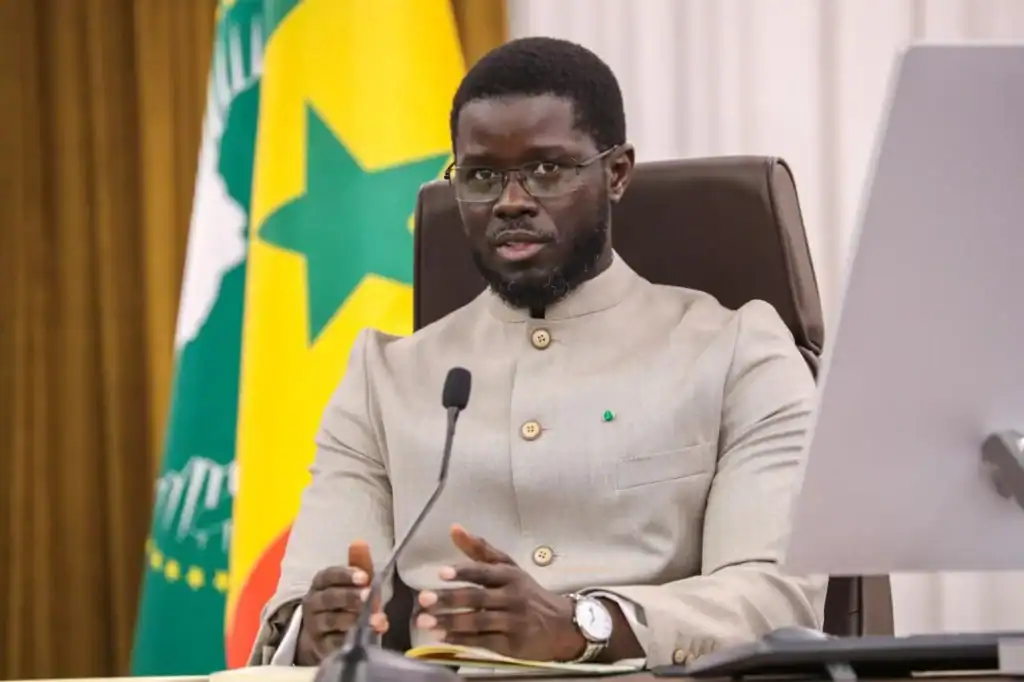 S.E.M Bassirou D. Faye aux Lions à la remise du drapeau : "Vous êtes les champions d'Afrique, allez à cette Coupe du monde avec confiance !" - wiwsport S.E.M Bassirou D. Faye aux Lions à la remise du drapeau : "Vous êtes les champions d'Afrique, allez à cette Coupe du monde avec confiance !" - wiwsport