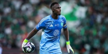 Al-Ahli : Édouard Mendy encore absent, son retour à la compétition se fait attendre - wiwsport Saudi Pro League – Édouard Mendy remporte le Gant d’Or du meilleur Gardien de but de la saison