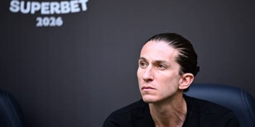 BRASILIA, BRAZIL - FEBRUARY 1:  Filipe Luís, coach of Flamengo,  looks on during a 2026 Brazilian Super Cup match between Flamengo and Corinthians at Estadio Mané Garrincha on February 1, 2026, in Brasília, Brazil. (Photo by Ton Molina/Getty Images)