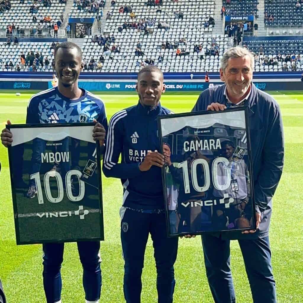 Paris FC : Moustapha Mbow célébré pour son 100e match - wiwsport Paris FC : Moustapha Mbow célébré pour son 100e match - wiwsport