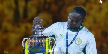 Saudi Pro League : Sadio Mané célèbre le titre d'Al-Nassr avec le maillot du Sénégal - wiwsport