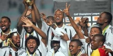 Afrique : Vainqueur de la Coupe CAF avec l’USM Alger, Lamine Ndiaye décroche son 20e titre en carrière d’entraîneur - wiwsport