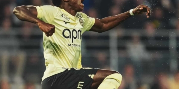 Ligue 1 : Malgré le doublé de Lamine Camara, Monaco se fait renverser par Strasbourg et croise les doigts pour l'Europe - wiwsport