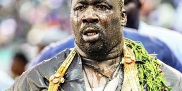Gris Bordeaux s’autoproclame Empereur des Arènes : « Je remercie tous mes supporters pour leur mobilisation lors de mon combat royal qui m'a promu empereur de la lutte sénégalaise » - wiwsport