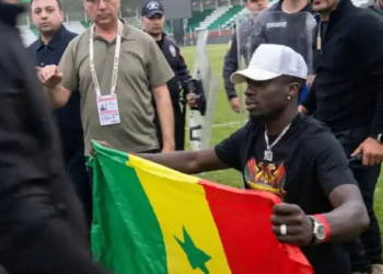 Turquie : Le drapeau du Sénégal provoque un malentendu lors des festivités d’Amedspor de Mbaye Diagne (Vidéo) - wiwsport