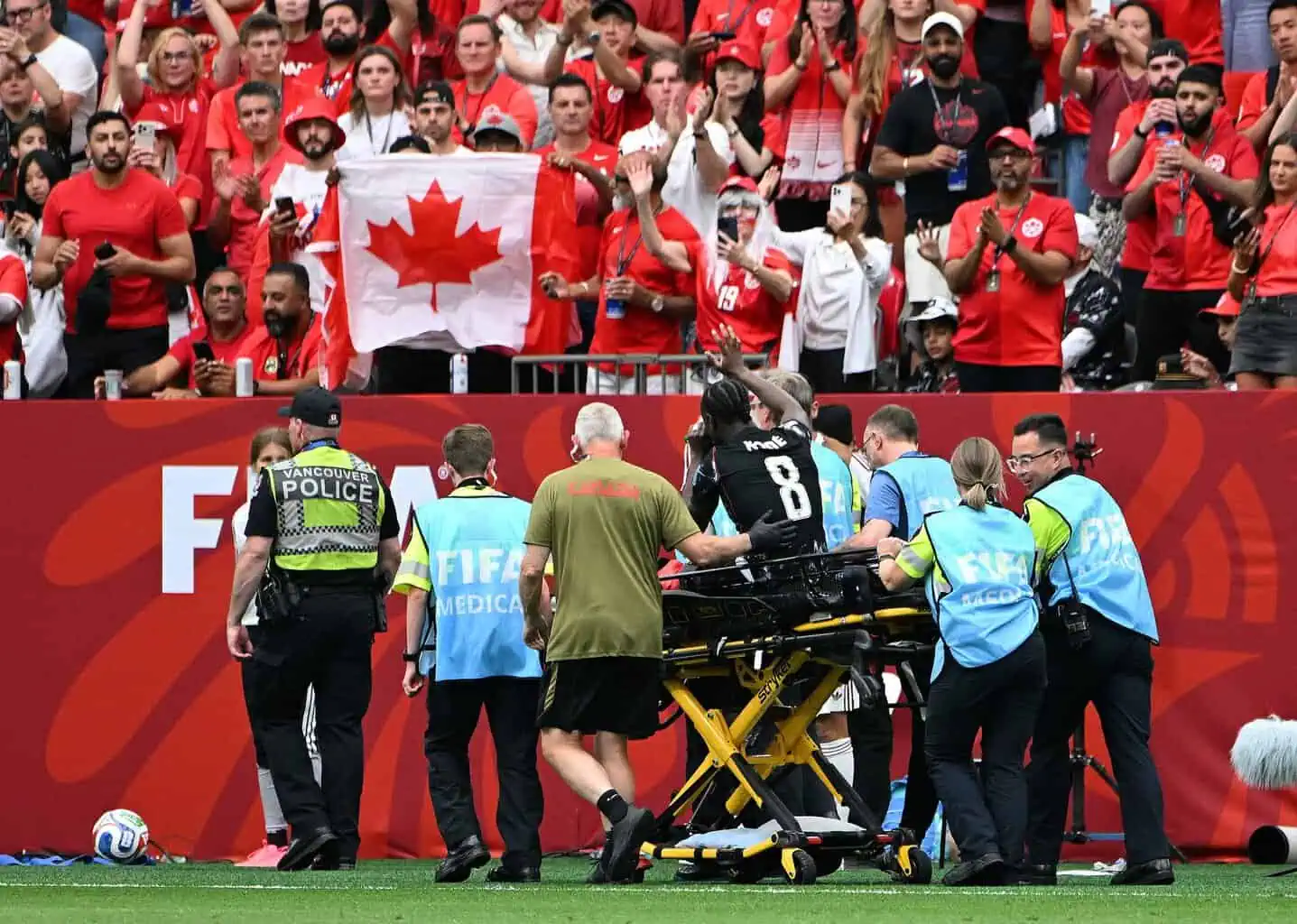 Mondial 2026 : L'horrible blessure du milieu canadien Ismael Koné contre le Qatar - wiwsport Mondial 2026 : L'horrible blessure du milieu canadien Ismael Koné contre le Qatar - wiwsport