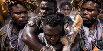 Lamb : (vidéo) L’arrivée très mystique de Reug Reug à l’Arène Nationale ! - wiwsport