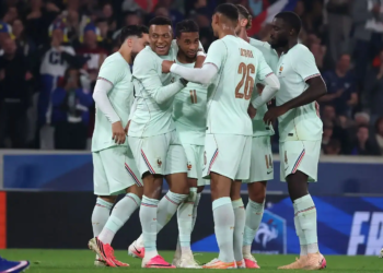 Doyen Abdoulaye Diaw : « Cette équipe de France manque d’équilibre, derrière c’est faible (…) Il faudra que les Lions résistent aux attaquants français avant d’imposer leur jeu pour marquer au moins un but par mi-temps » - wiwsport