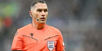 Coupe du monde 2026 : Maillot spécial pour l’arbitre à l’occasion de Tunisie v Japon qui sera le 1000e match de l’histoire du mondial - wiwsport