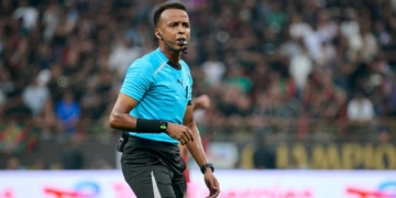 Privé du Mondial 2026, Omar Artan désigné par l’UEFA pour le choc PSG – Aston Villa ! - wiwsport