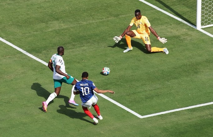 France - Sénégal : Kylian Mbappé ouvre le score pour les Bleus (1-0) - wiwsport France - Sénégal : Kylian Mbappé ouvre le score pour les Bleus (1-0) - wiwsport