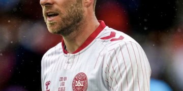 Foot : Christian Eriksen s’effondre encore sur un terrain, le match Danemark - Ukraine arrêté - wiwsport