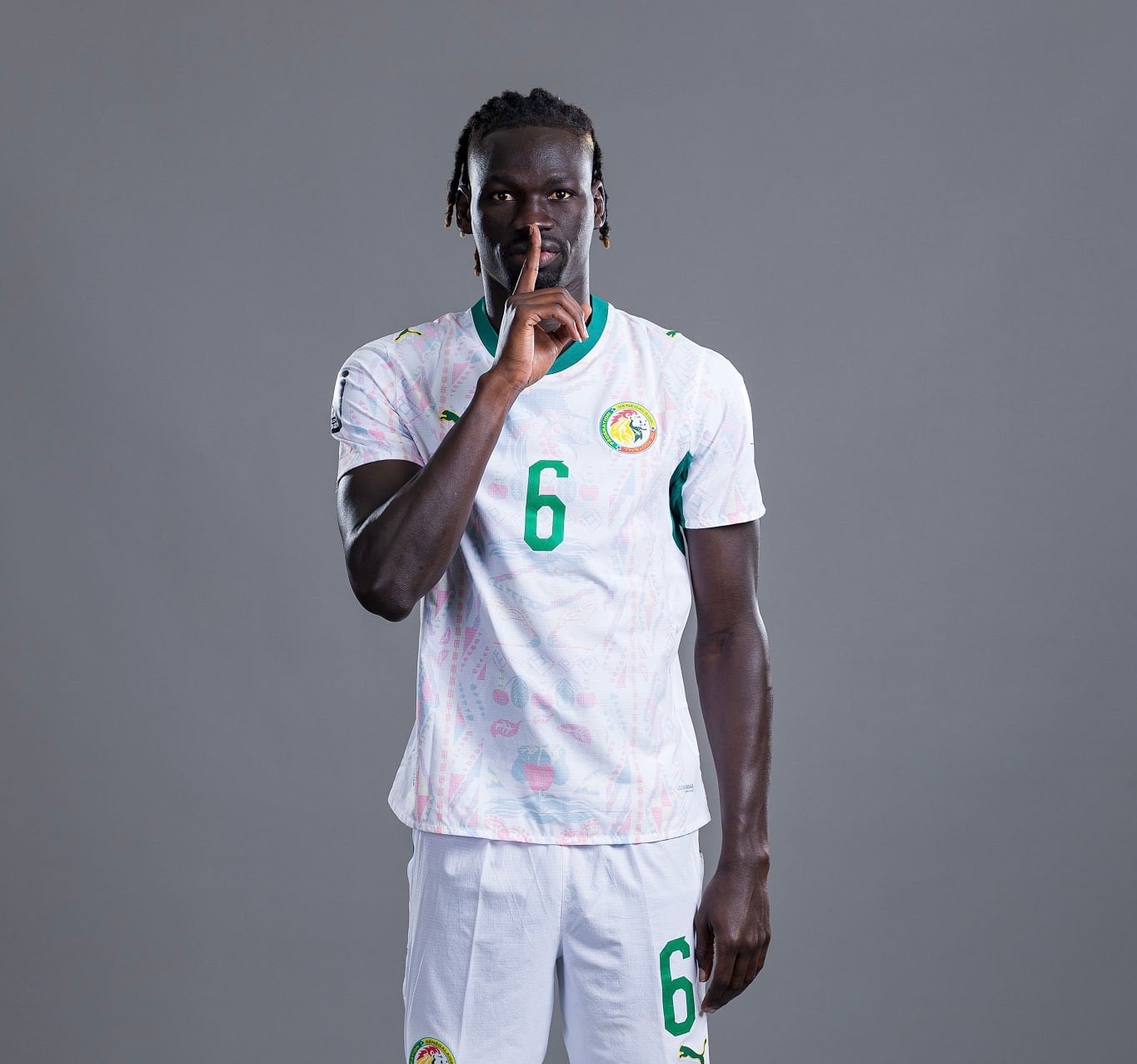Équipe Nationale : Pathé Ciss devrait être titulaire contre la France - wiwsport NEW BRUNSWICK, NEW JERSEY - JUNE 12: (EXCLUSIVE COVERAGE) Pathe Ciss #6 of Senegal poses for a portrait during the official FIFA World Cup 2026 portrait session on June 12, 2026 in New Brunswick, New Jersey. (Photo by Carmen Mandato - FIFA/FIFA via Getty Images)