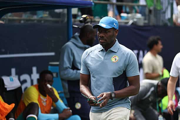 Pape Thiaw : "Il nous reste une semaine, on va travailler pour que tout le monde soit au maximum" - wiwsport CHARLOTTE, NORTH CAROLINA - MAY 31: Head coach of Senegal Pape Thiaw attends the international friendly match between United States and Senegal at Bank of America Stadium on May 31, 2026 in Charlotte, United States. (Photo by Omar Vega/USSF/Getty Images)
