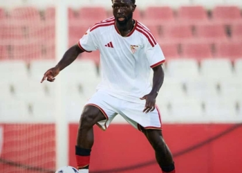 Séville : Arouna Sangante s’impose déjà comme un élément clé de la défense