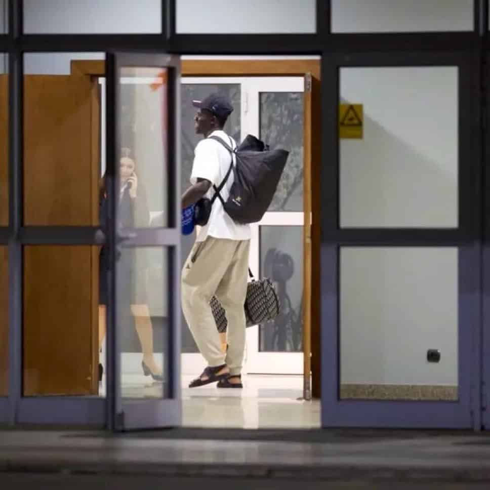 Mercato : Mame Alassane Niang débarque à Porto pour sa visite médicale - wiwsport Mercato : Mame Alassane Niang débarque à Porto pour sa visite médicale - wiwsport