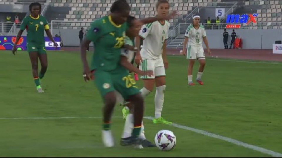CAN Féminine 2026 : Un penalty évident refusé au Sénégal contre l'Algérie ? - wiwsport CAN Féminine 2026 : Un penalty évident refusé au Sénégal contre l'Algérie ? - wiwsport