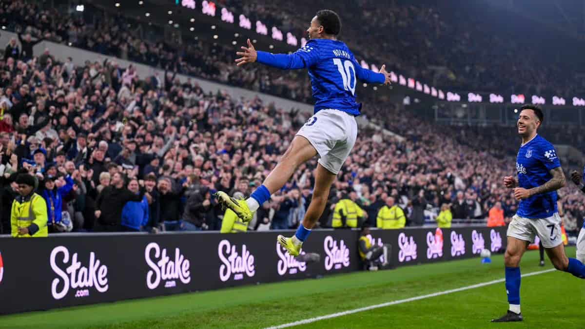 Christopher Beesley (Journaliste anglais) : « Quoi qu'il arrive à l'avenir, Iliman Ndiaye s'est déjà écrit un chapitre unique dans les livres d'histoire d'Everton mais il risque de ternir sa réputation s’il court après l’argent » - wiwsport Christopher Beesley (Journaliste anglais) : « Quoi qu'il arrive à l'avenir, Iliman Ndiaye s'est déjà écrit un chapitre unique dans les livres d'histoire d'Everton mais il risque de ternir sa réputation s’il court après l’argent » - wiwsport