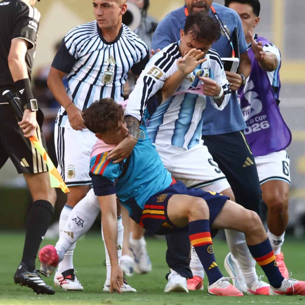 Coupe du monde 2026 : La FIFA ouvre une enquête après les incidents entre l’Argentine et l’Espagne en finale