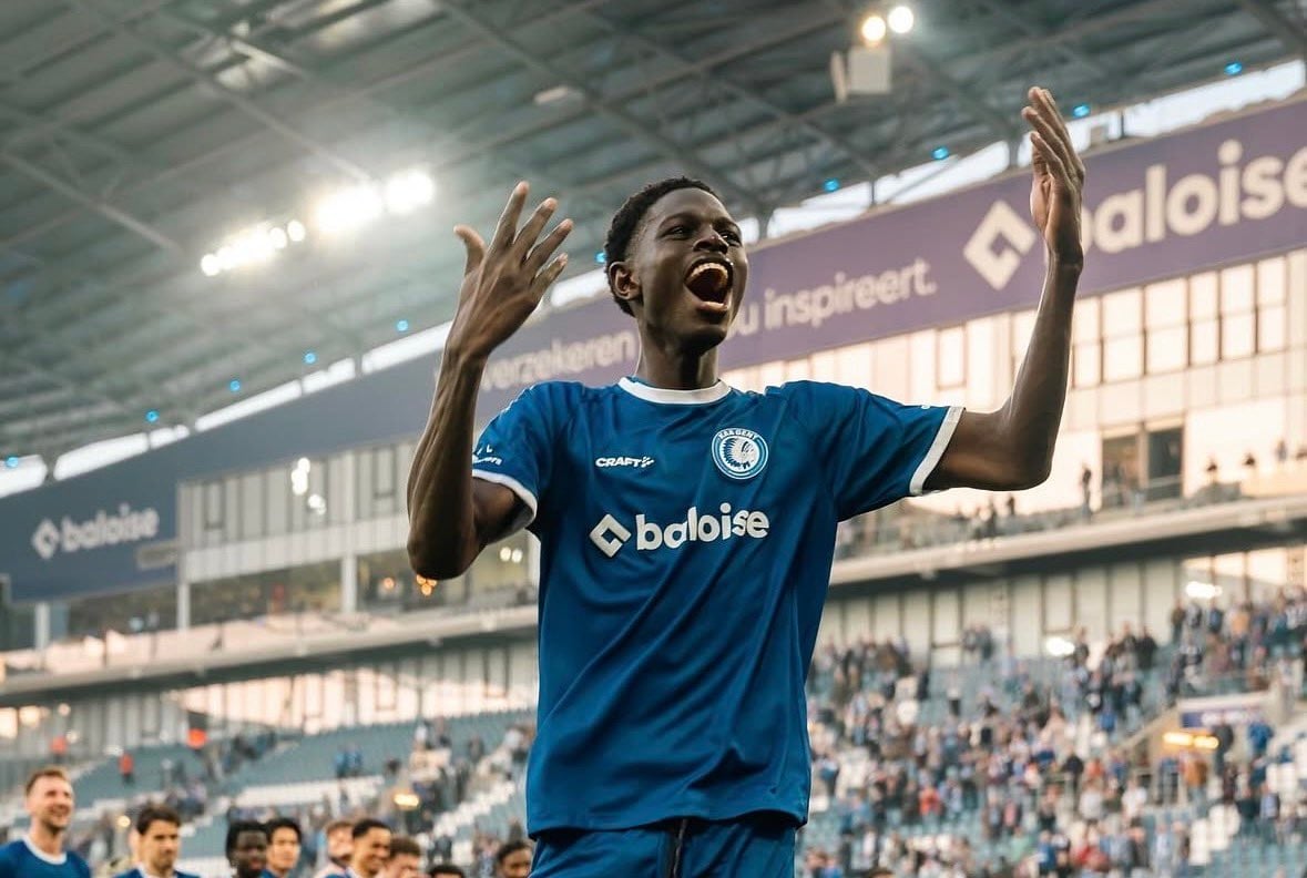 Jupiler Pro League : La Gantoise remporte la “bataille des Flandres” grâce à Ibrahima Cissé qui inscrit le but vainqueur avant d’être exclu (2-1) - wiwsport Jupiler Pro League : La Gantoise remporte la “bataille des Flandres” grâce à Ibrahima Cissé qui inscrit le but vainqueur avant d’être exclu (2-1) - wiwsport