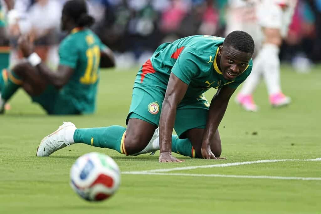Mercato : Un genou en mauvais état, 310 jours sans jouer à cause de blessures répétitives, Bamba Dieng un corps mis à rude épreuve ! - wiwsport Mercato : Un genou en mauvais état, 310 jours sans jouer à cause de blessures répétitives, Bamba Dieng un corps mis à rude épreuve ! - wiwsport