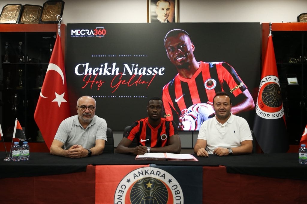 Mercato : Cheikh Niasse rejoint Gençlerbirliği en prêt - wiwsport Mercato : Cheikh Niasse rejoint Gençlerbirliği en prêt - wiwsport