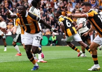 Premier League : Nobel Mendy, buteur, et Hull City font sensation en s'imposant d'entrée contre Manchester United - wiwsport Premier League : Nobel Mendy, buteur, et Hull City font sensation en s’imposant d’entrée contre Manchester United