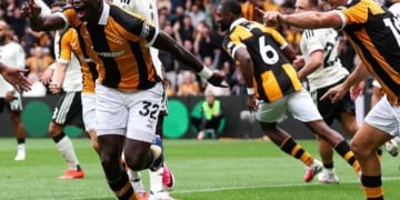 Premier League : Nobel Mendy, buteur, et Hull City font sensation en s'imposant d'entrée contre Manchester United - wiwsport Premier League : Nobel Mendy, buteur, et Hull City font sensation en s’imposant d’entrée contre Manchester United