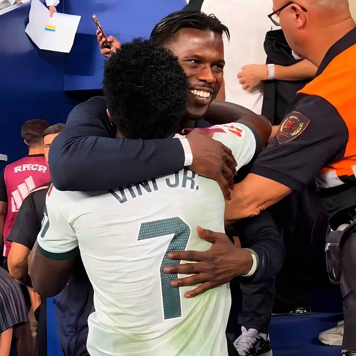 Espanyol - Real Madrid : Le joli geste de Vinicius Junior envers Keïta Baldé - wiwsport Espanyol - Real Madrid : Le joli geste de Vinicius Junior envers Keïta Baldé - wiwsport