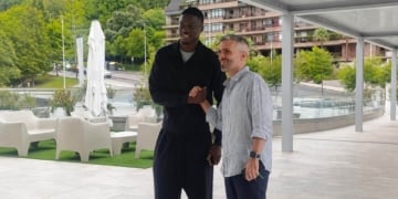 Mercato : Mamadou Sarr est arrivé au Pays basque pour sa signature à la Real Sociedad - wiwsport Mercato : Mamadou Sarr est arrivé au Pays basque pour sa signature à la Real Sociedad