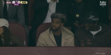 Premier League : Ibrahim Mbaye présent au stade de Villa Park pour le match Aston Villa - Arsenal - wiwsport Premier League : Ibrahim Mbaye présent au stade de Villa Park pour le match Aston Villa - Arsenal - wiwsport