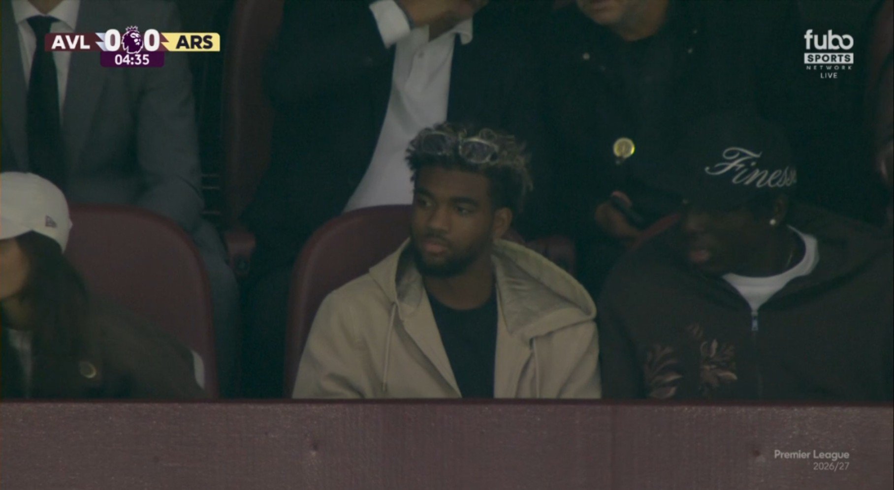 Premier League : Ibrahim Mbaye présent au stade de Villa Park pour le match Aston Villa - Arsenal - wiwsport Premier League : Ibrahim Mbaye présent au stade de Villa Park pour le match Aston Villa - Arsenal - wiwsport