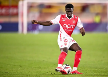 Mercato : Crystal Palace passe à l’action pour Lamine Camara ! - wiwsport Mercato : Crystal Palace passe à l’action pour Lamine Camara !