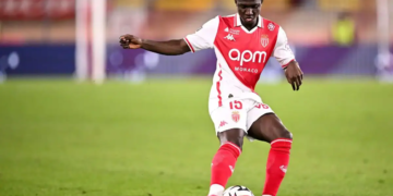 Mercato : Crystal Palace passe à l’action pour Lamine Camara ! - wiwsport Mercato : Crystal Palace passe à l’action pour Lamine Camara !